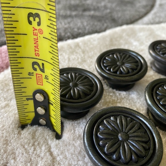 Cabinet drawer knobs - Picture 3 of 5